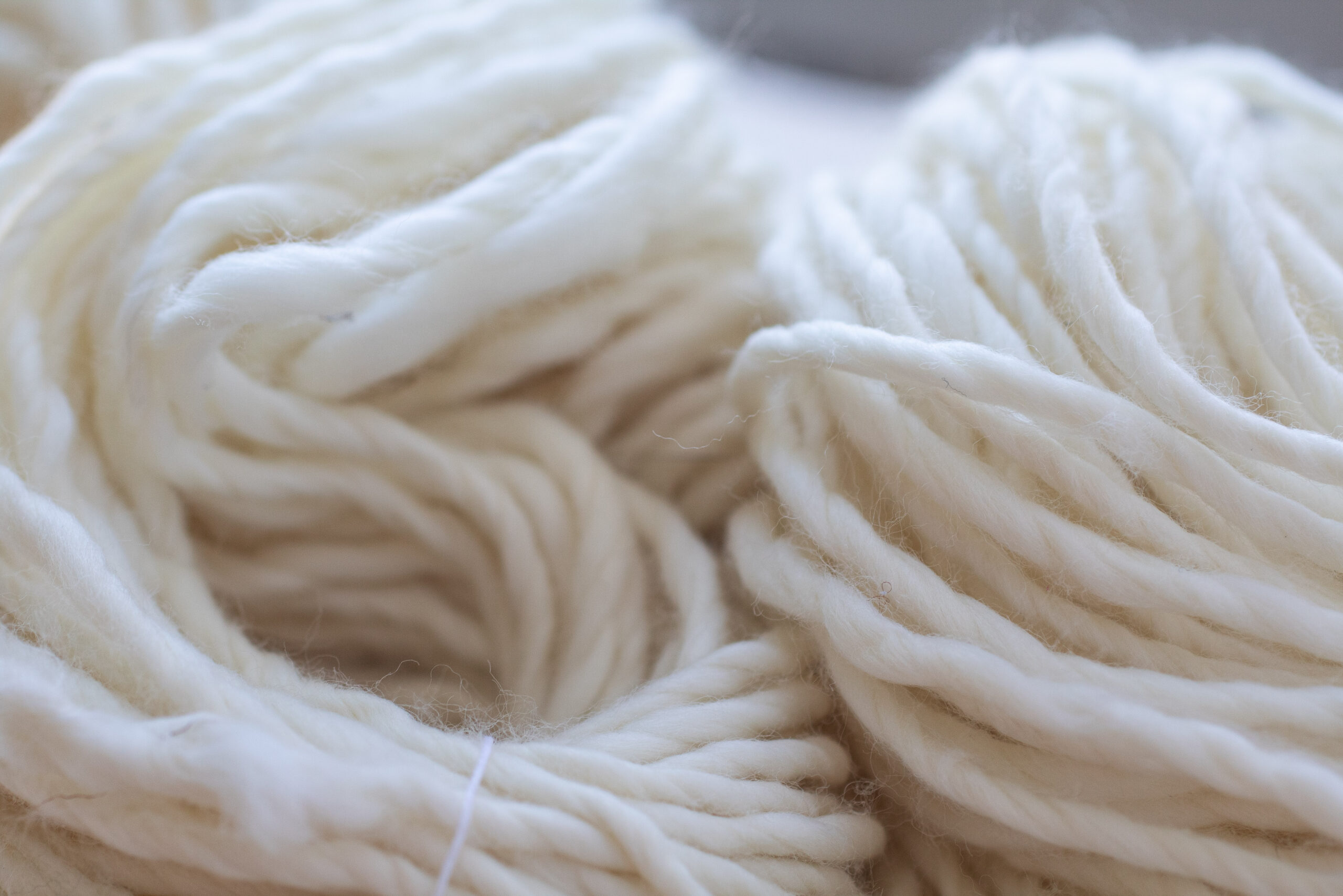 Fluffy - Light Super Bulky - 5 skeins per bag - Superwash Merino & Nylons - Image 2