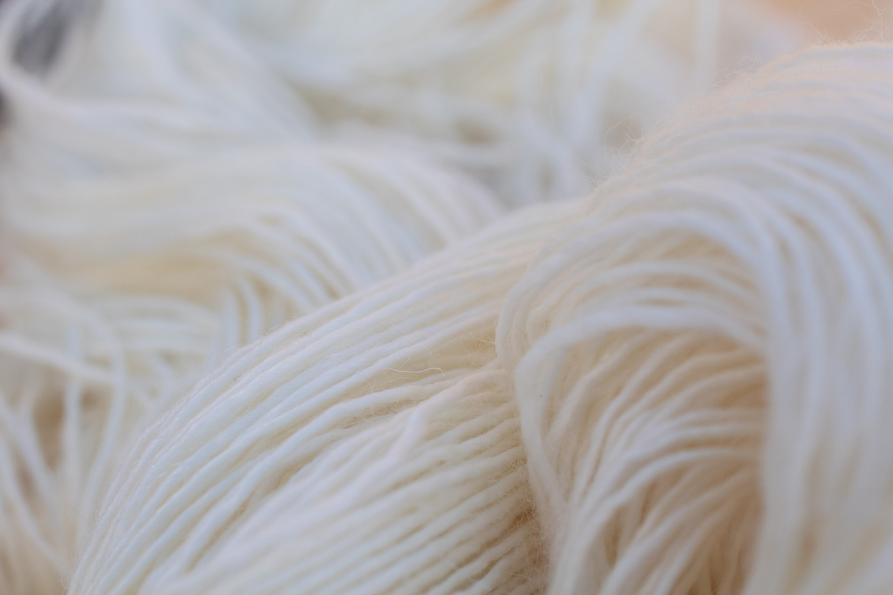 One Natural GEMS - 710 yards per skein - 10 skeins per bag - Image 2